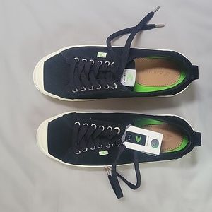Brand New Cariuma sneakers